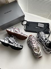 Bagsaaa Balenciaga 3XL Extreme Laces Logo sneakers in white and black - 2