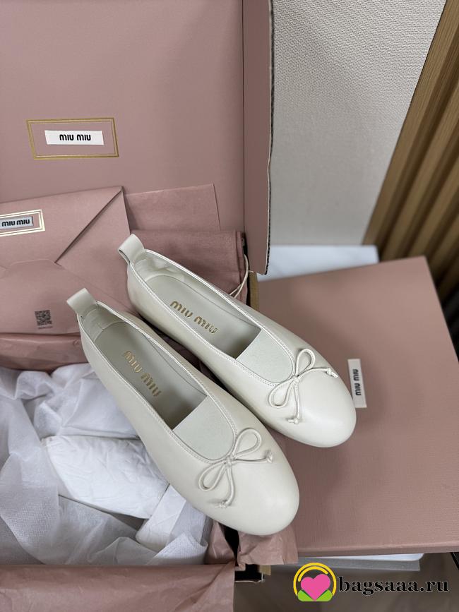 Bagsaaa Miu Miu leather ballerina shoes white - 1