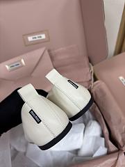 Bagsaaa Miu Miu leather ballerina shoes white - 2
