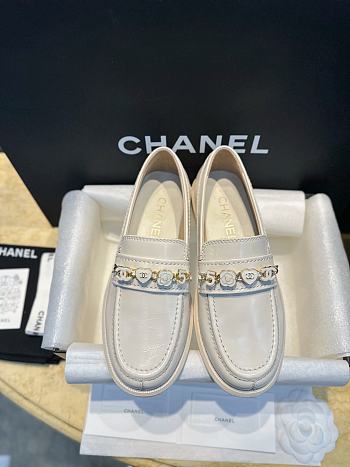 Bagsaaa Chanel 24A Chain Loafer white