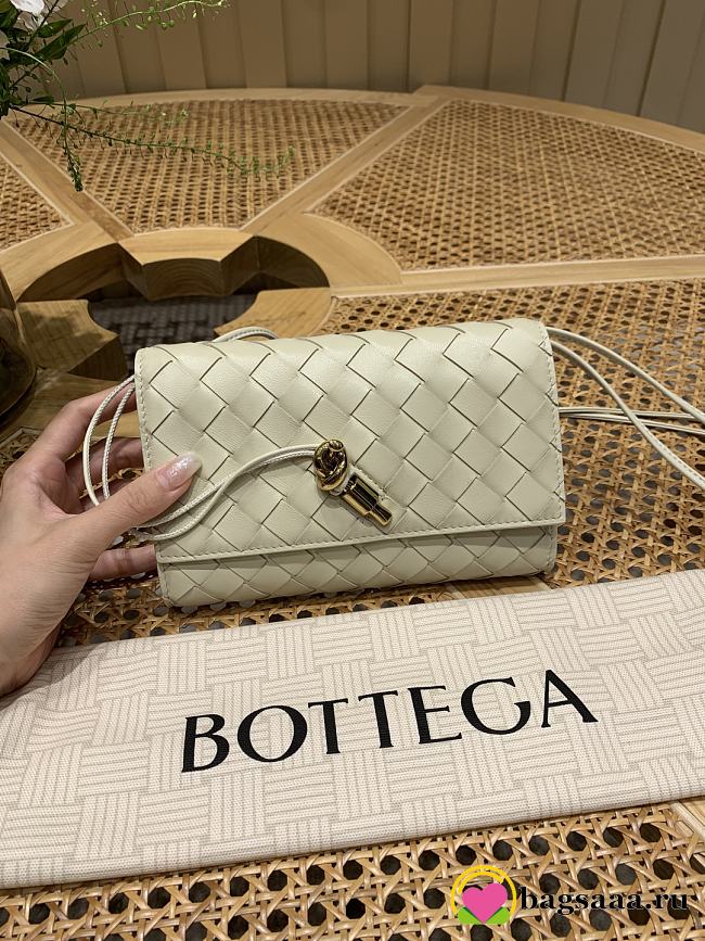 Bagsaaa Bottega Veneta Andiamo Pouch 836940 sea salt - 19cm - 1