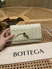 Bagsaaa Bottega Veneta Andiamo Pouch 836940 sea salt - 19cm - 1
