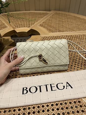 Bagsaaa Bottega Veneta Andiamo Pouch 836940 sea salt - 19cm