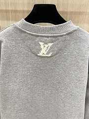 Bagsaaa Louis Vuitton Embroidered Signature Sweatshirt gray - 2