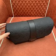 Bagsaaa LV M23741 S-Cape Messenger Taurillon Monogram black - 28cm - 2