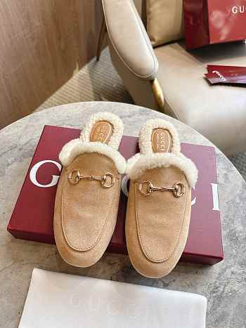 Bagsaaa Gucci Women's Princetown slipper beige suede