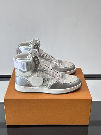 Bagsaaaa Louis Vuitton Rivoli Sneaker Boot in white and silver