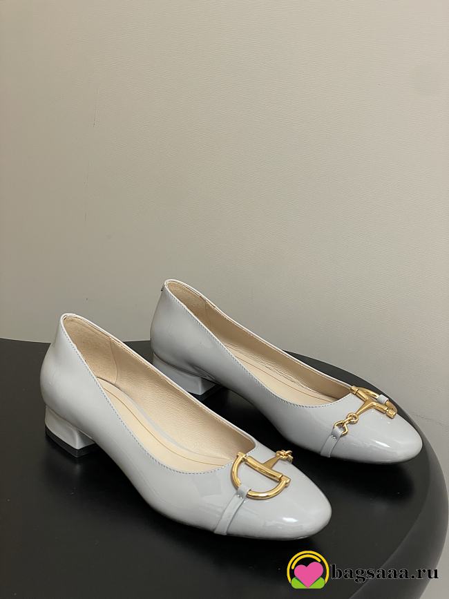 Bagsaaa Gucci Women's ballet flat with half Horsebit 849652 gray patent - 2.5cm - 1