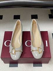 Bagsaaa Gucci Women's ballet flat with half Horsebit 849652 gray patent - 2.5cm - 4