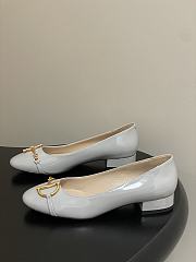 Bagsaaa Gucci Women's ballet flat with half Horsebit 849652 gray patent - 2.5cm - 3