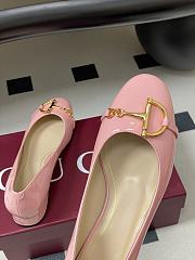 Bagsaaa Gucci Women's ballet flat with half Horsebit 849652 pink patent - 2.5cm - 3