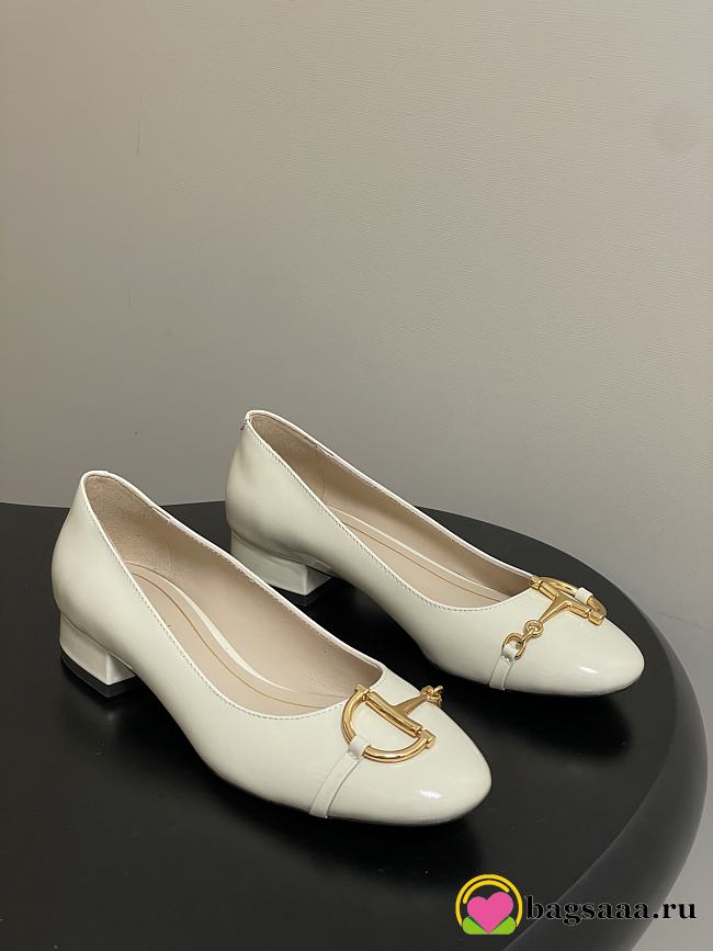 Bagsaaa Gucci Women's ballet flat with half Horsebit 849652 white patent - 2.5cm - 1