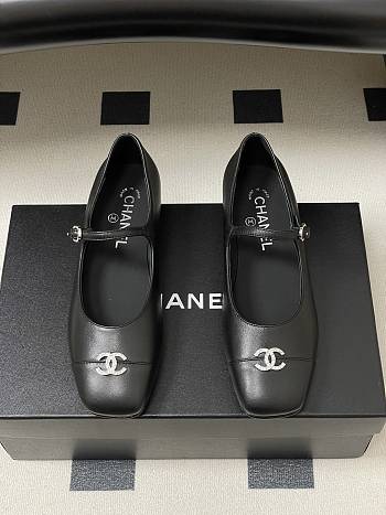 Bagsaaa Chanel black leather Mary Jane flats with crystal-embellished CC