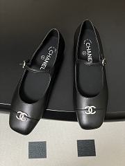 Bagsaaa Chanel black leather Mary Jane flats with crystal-embellished CC - 2