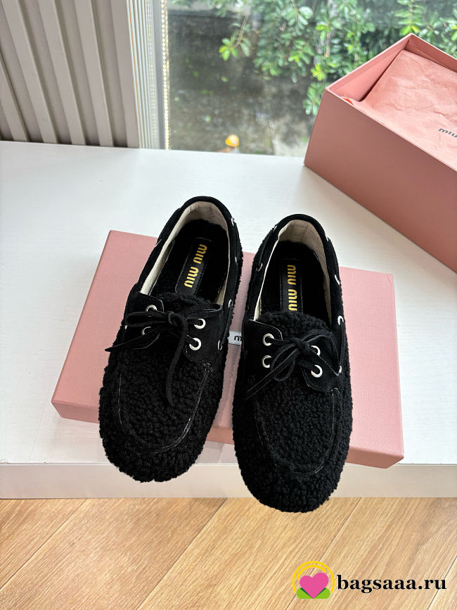 Bagsaaa Miu Miu shearling loafers black - 1