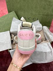 Bagsaaa Gucci Screener sneaker in beige and ebony GG canvas with pink - 3