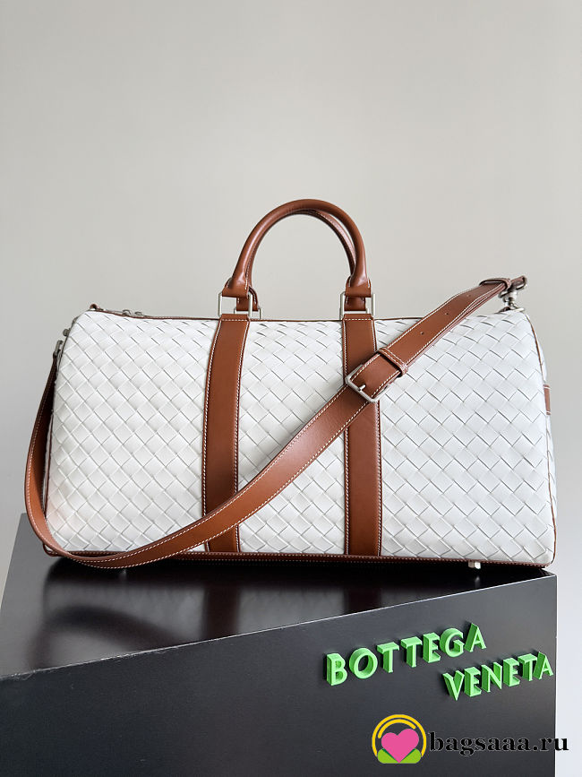 Bagsaaa Bottega Veneta Medium Classic Intrecciato Duffle Bag in white and camel - 55cm - 1