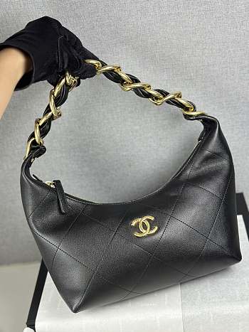 Bagsaaa Chanel hobo bag with a diamond quilting pattern black