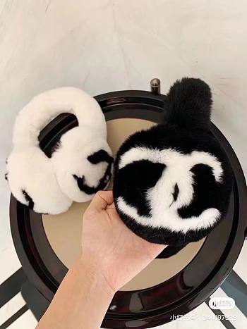 Bagsaaa Chanel Winter Cozy CC Earmuffs