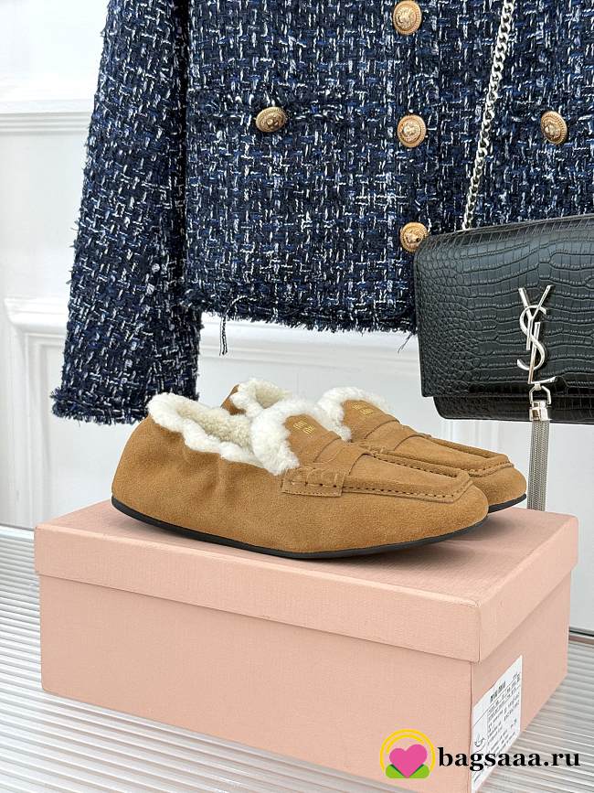 Bagsaaa Miu Miu shearling-lined suede penny loafers in brown - 1