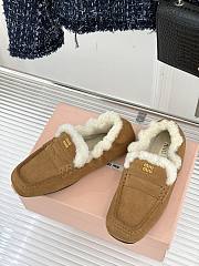 Bagsaaa Miu Miu shearling-lined suede penny loafers in brown - 4