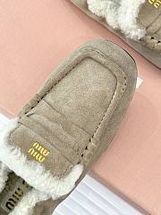 Bagsaaa Miu Miu shearling-lined suede penny loafers in beige - 3