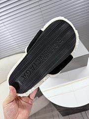 Bagsaaa Balenciaga Furry Slide Sandals with black - 2