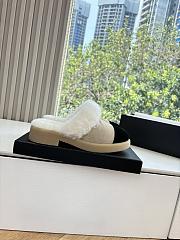 Bagsaaa Chanel Shearling Mules beige - 4