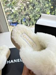 Bagsaaa Chanel Shearling Mules beige - 3
