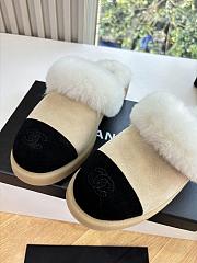 Bagsaaa Chanel Shearling Mules beige - 2