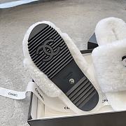 Bagsaaa Chanel white fuzzy slippers with the CC logo - 2