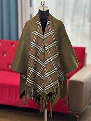 Bagsaaa Burberry check-pattern wool cape olive green - 1