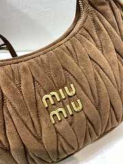 Bagsaaa Miu Miu Wander Matelassé Suede Hobo Bag brown - 20cm - 2