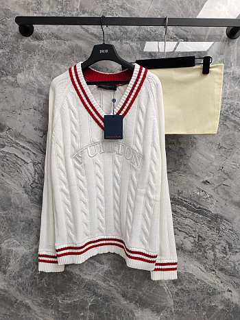 Bagsaaa Louis Vuitton Preppy V-Neck Cable Pullover in white with red stripes