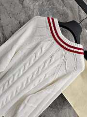 Bagsaaa Louis Vuitton Preppy V-Neck Cable Pullover in white with red stripes - 2