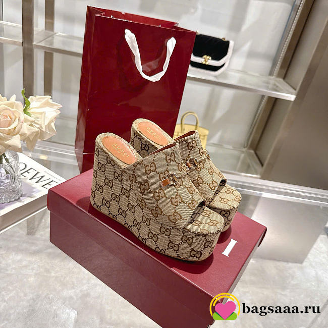 Bagsaaa Gucci Women's wedge sandal with Horsebit 816328 beige - 1