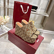Bagsaaa Gucci Women's wedge sandal with Horsebit 816328 beige - 1