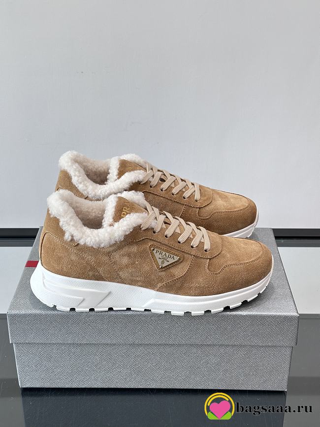 Bagsaaa Prada Prax suede sneakers with shearling trim beige - 1