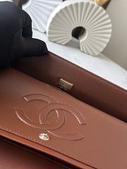 Bagsaaa Chanel Classic Double Flap Bag in brown quilted leather & gold - 25m - 2