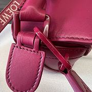 Bagsaaa Loewe Puzzle bag in fuchsia with a wide logo-print strap - 24cm - 2