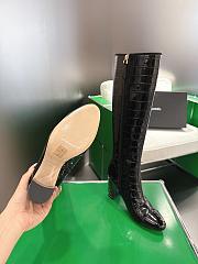Bagsaaa Chanel crocodile embossed leather cap-toe boots black - 3