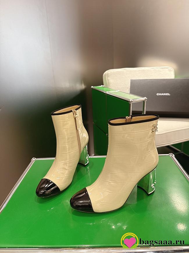 Bagsaaa Chanel ankle boots with a cap toe beige - 1