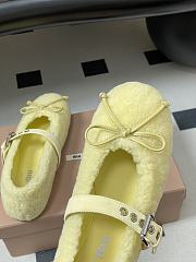 Bagsaaa Miu Miu Shearling Ballerinas light yellow - 3