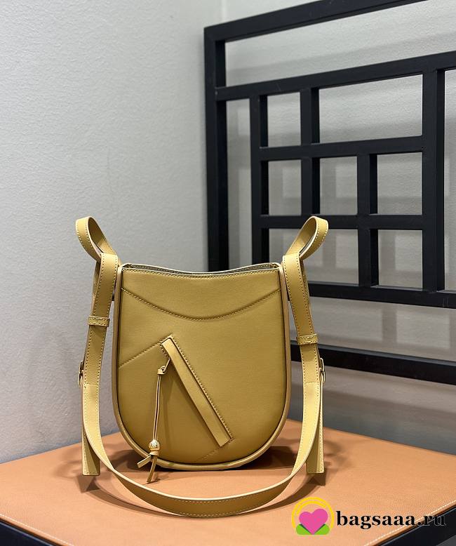 Bagsaaa Loewe Hammock Slice bag in yellow - 24cm - 1