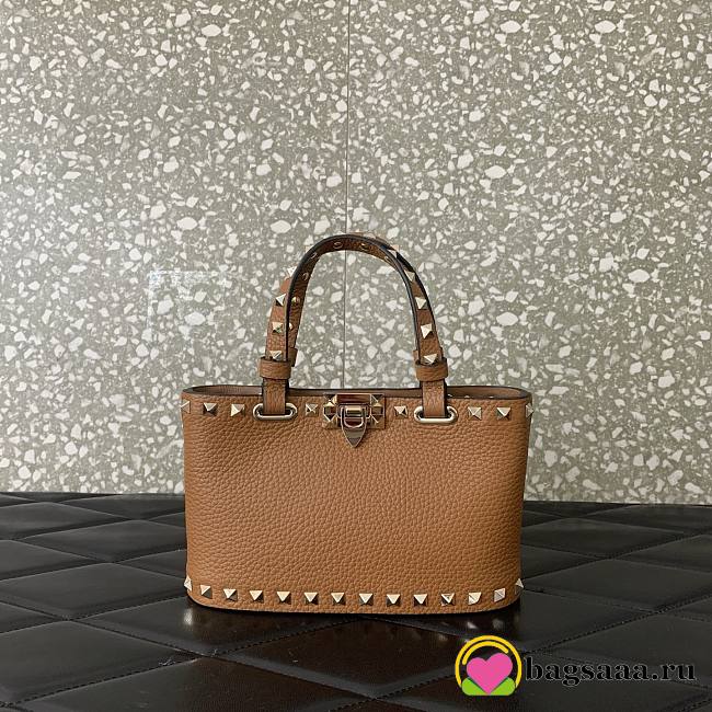 Bagsaaa Valentino Garavani Rockstud mini grained leather top handle bag brown - 18.5cm - 1