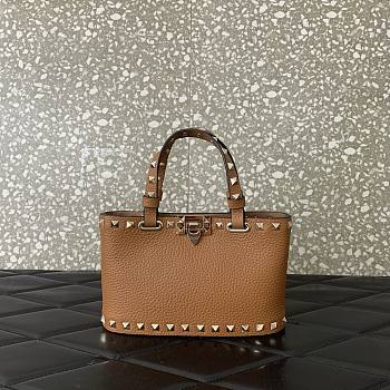 Bagsaaa Valentino Garavani Rockstud mini grained leather top handle bag brown - 18.5cm