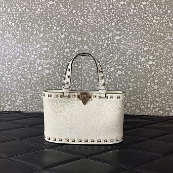 Bagsaaa Valentino Garavani Rockstud mini grained leather top handle bag white - 18.5cm