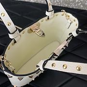 Bagsaaa Valentino Garavani Rockstud mini grained leather top handle bag white - 18.5cm - 3