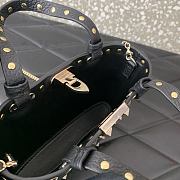 Bagsaaa Valentino Garavani Rockstud mini grained leather top handle bag black - 18.5cm - 2