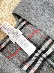 Bagsaaa Burberry Check Wool Cashmere Cape gray - 140*140cm - 4